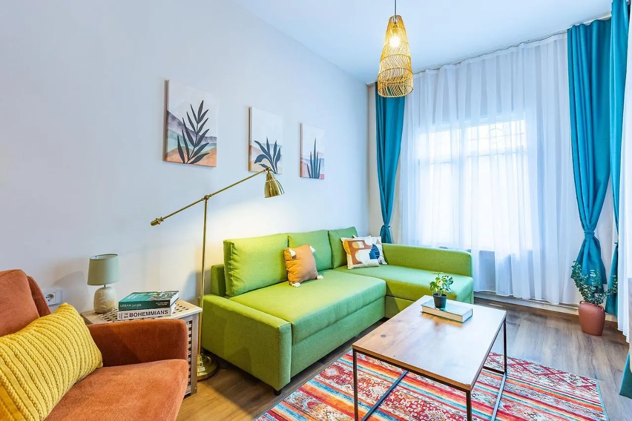Central And Stylish Apartment 5 Min Walk To Istiklal Street In Cihangir, Beyoglu