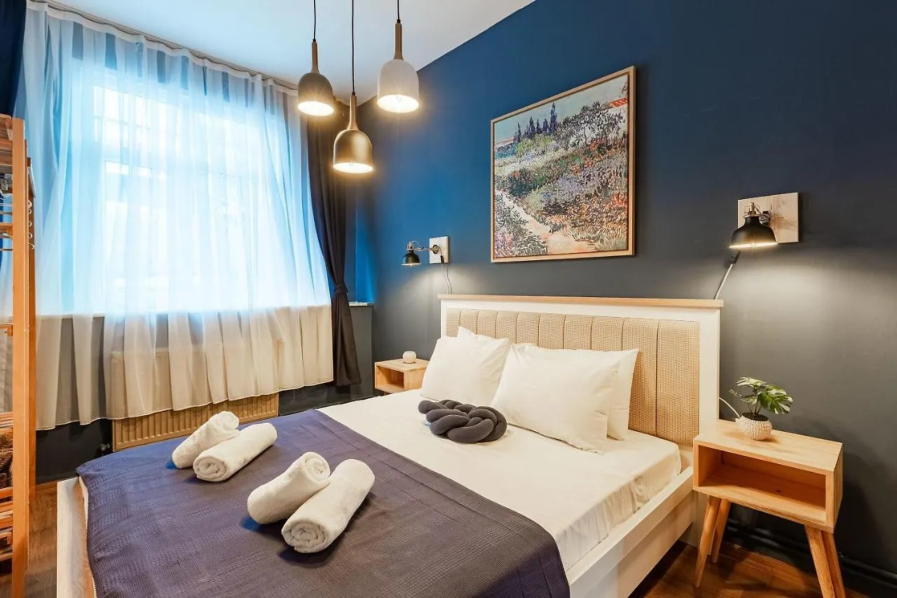 Central And Stylish Apartment 5 Min Walk To Istiklal Street In Cihangir, Beyoglu