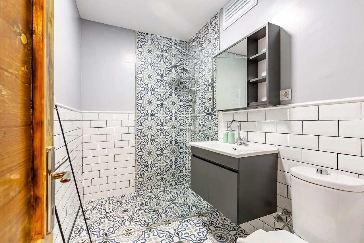 Central And Stylish Apartment 5 Min Walk To Istiklal Street In Cihangir, Beyoglu