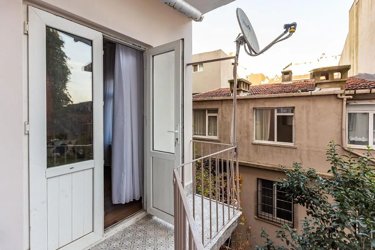 Central And Stylish Apartment 5 Min Walk To Istiklal Street In Cihangir, Beyoglu  Istanbul