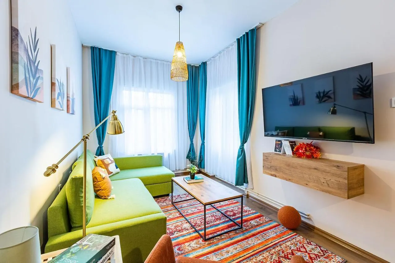 Central And Stylish Apartment 5 Min Walk To Istiklal Street In Cihangir, Beyoglu  Istanbul