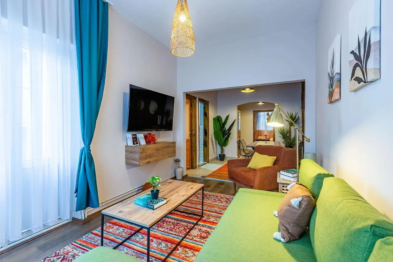 Central And Stylish Apartment 5 Min Walk To Istiklal Street In Cihangir, Beyoglu 0*, Istanbul Turkey